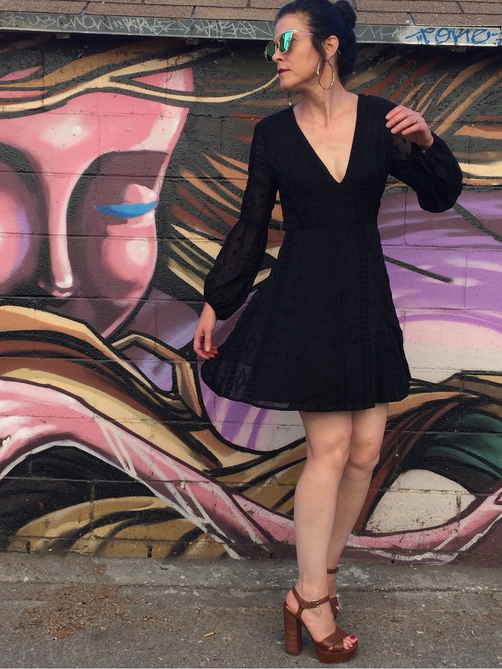 ASTR Women’s Black V-Neck Long Sleeve Mini Dress Small